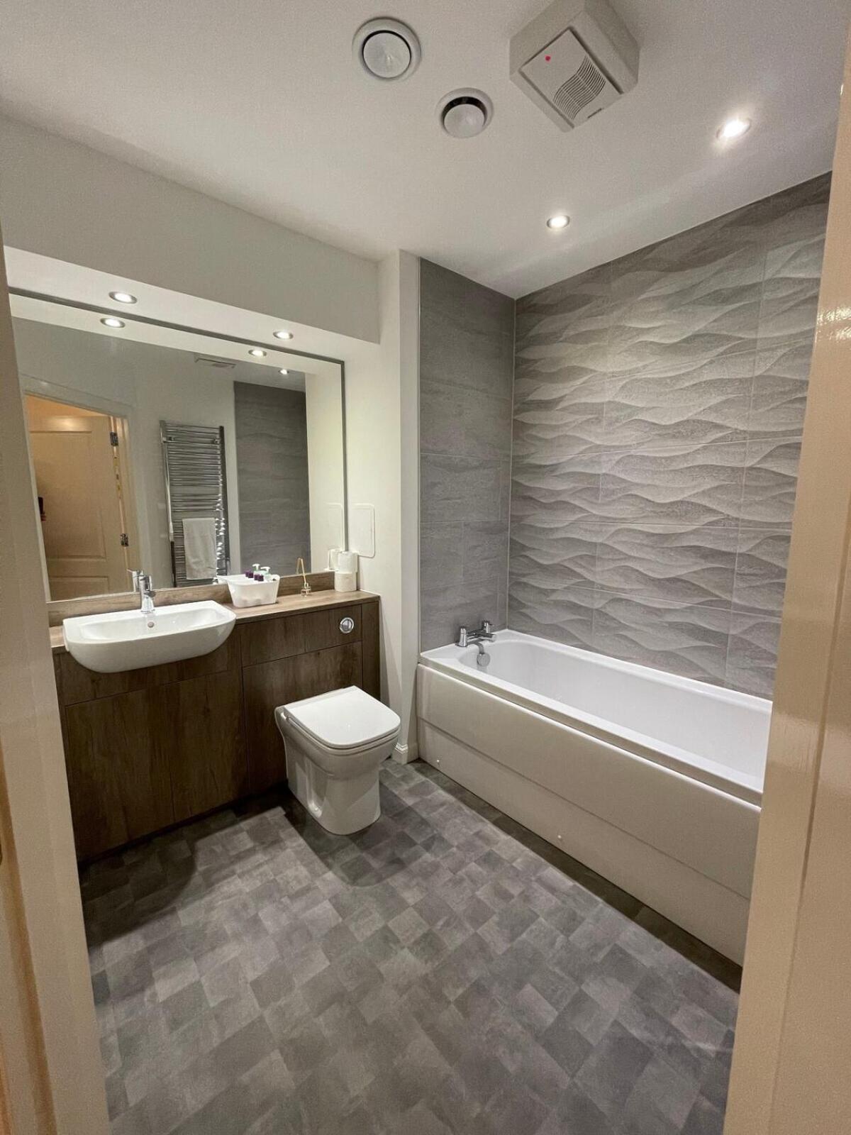 2 Bedroom Luxury Flat In Quiet Village Of Bishopton Bishopton  Eksteriør bilde